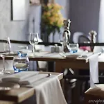 Slothotel Igesz Отель 4*